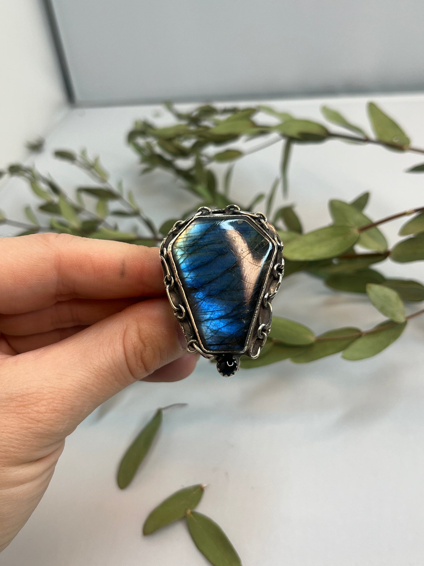 Large Labradorite & Onyx Chain Ring | Size 11