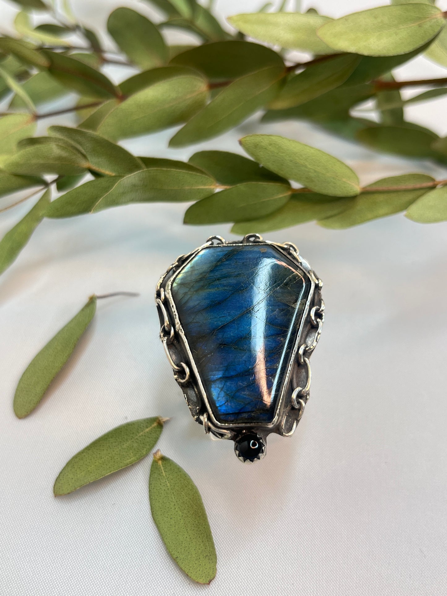 Large Labradorite & Onyx Chain Ring | Size 11